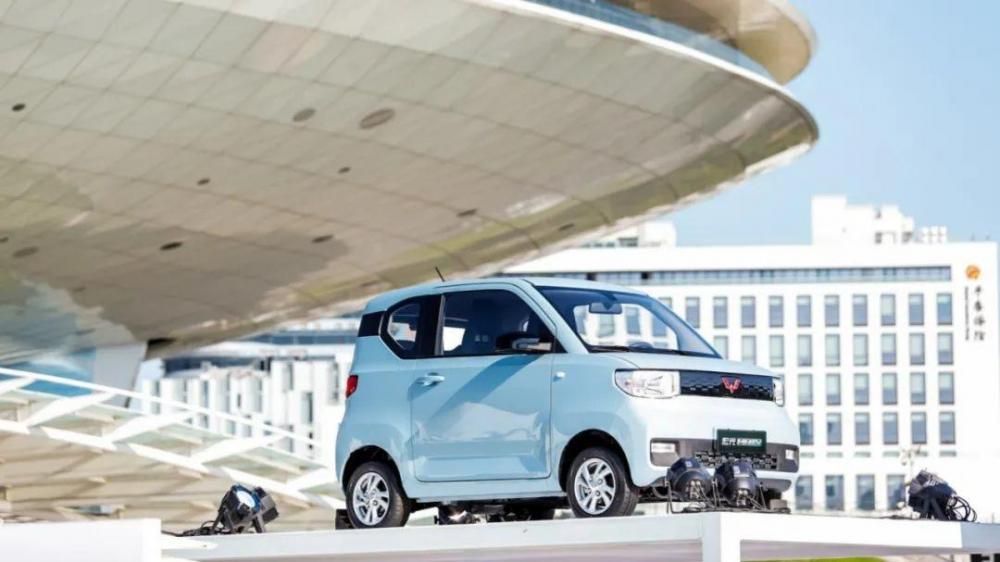 上汽汽车通用五菱全球中小型纯电动车销量突破 30 万台：在其中宏光 MINIEV 销量超 15 万台