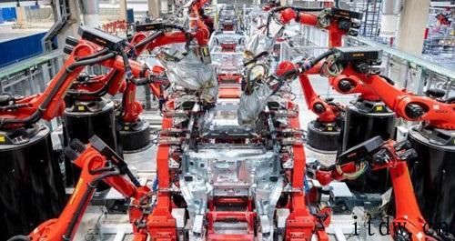 特斯拉上海工厂 Model Y 生产线部署有很多库卡机器人