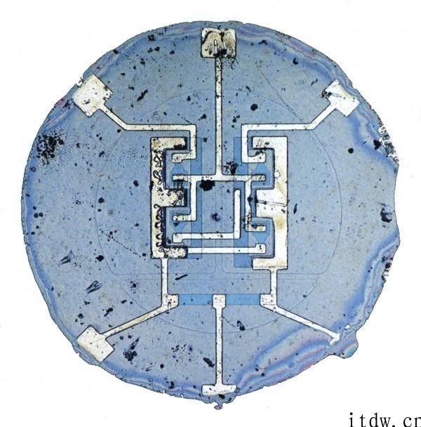仙童半导体 60 年 “前芯”往事：第一个亿美元初创企业的传奇历程