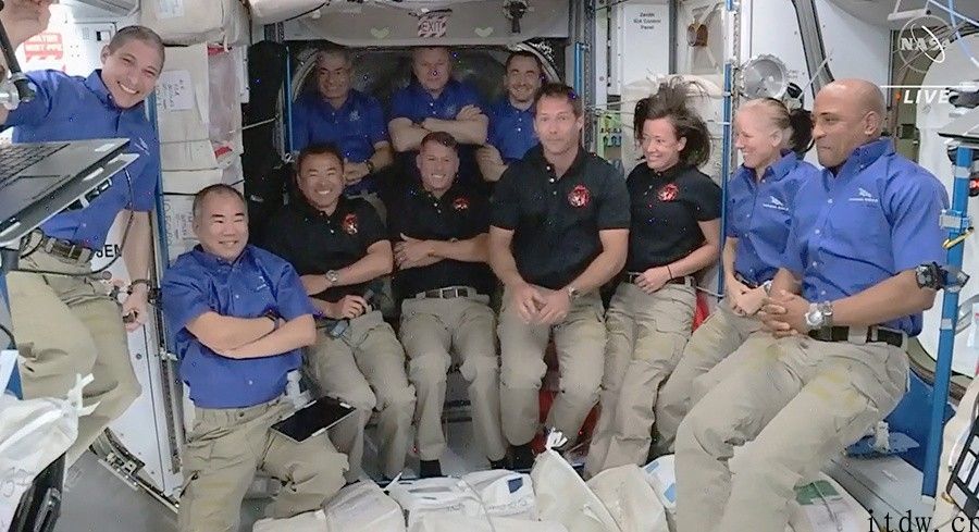 SpaceX Crew-2 龙飞船取得成功与国际空间站对接