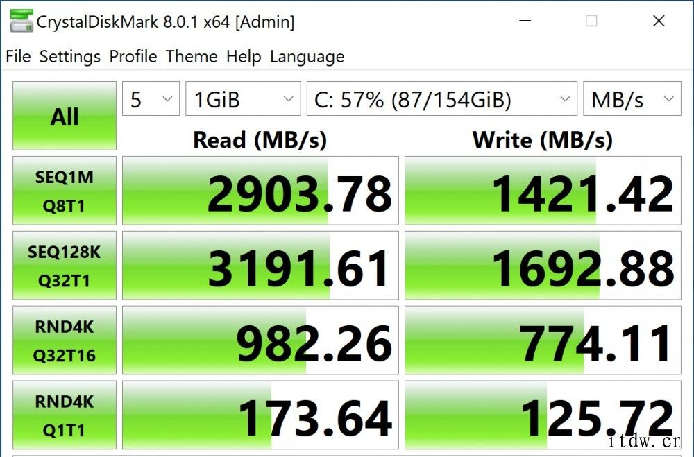 英特尔 QLC 3D NAND 颗粒与 M