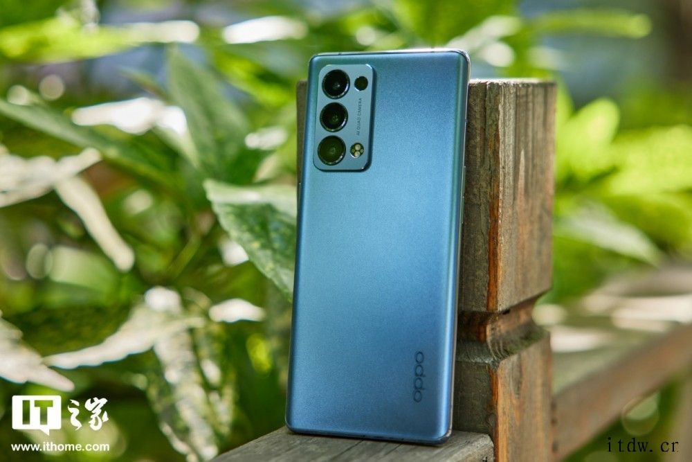 IT大王发布全新人像视频手机 OPPO Reno6 Pro+