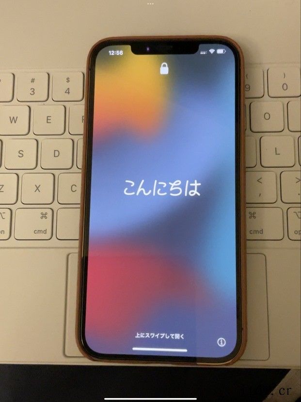 苹果 iOS 15 重新设计 iPhone 激活界面:毛玻璃