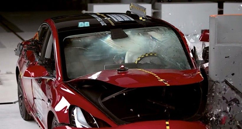 特斯拉 Model 3 重获 IIHS 推荐,马斯克:辅助驾