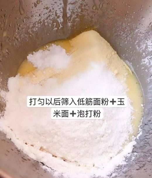 一道美味可口的黄金玉米饼干就做好了