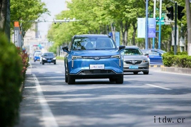 百度Apollo 发两款新车:均基于威马 W6 打造