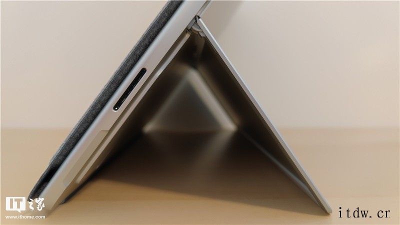 微软 Surface Pro 8 首发开箱图赏及使用初体验.