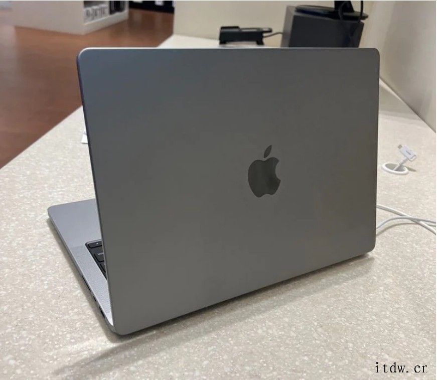 苹果MacBook Pro 14 英寸 2021“野生版”上