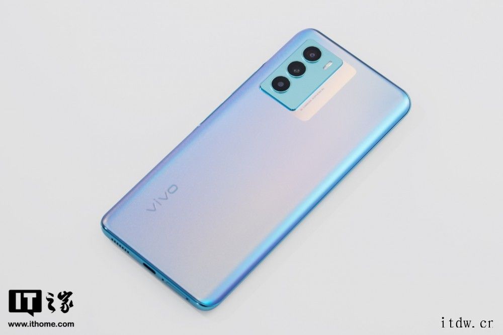 【IT之家开箱】vivo T1 5G 手机图赏:高刷原色屏,