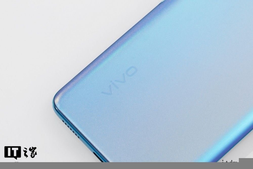 【IT之家开箱】vivo T1 5G 手机图赏:高刷原色屏,