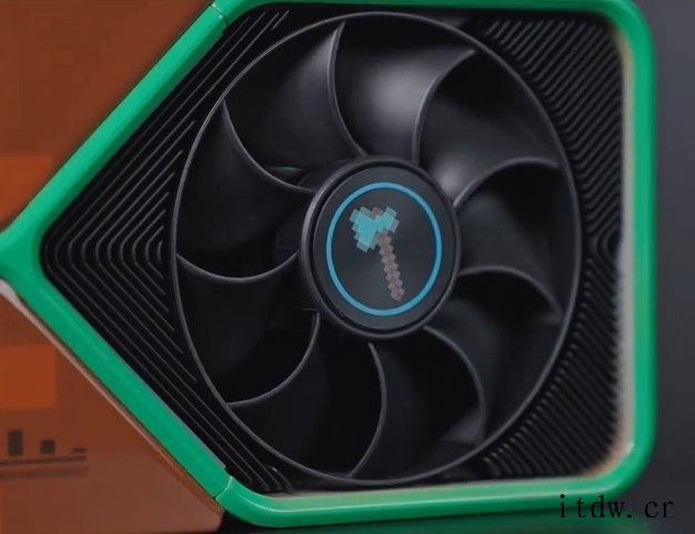 英伟达《我的世界》定制款 RTX 3080 显卡亮相,组装视