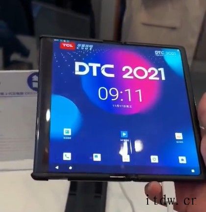 业界首款:TCL 华星光电卷轴 + 折叠屏二合一梦幻手机曝光