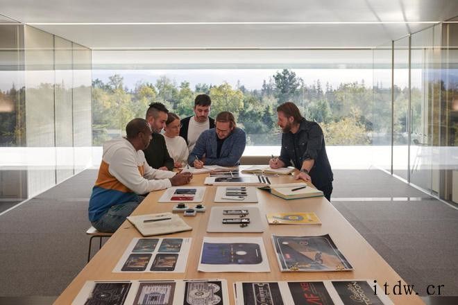 美杂志首次揭秘苹果总部 Apple Park 内部:安静、宁