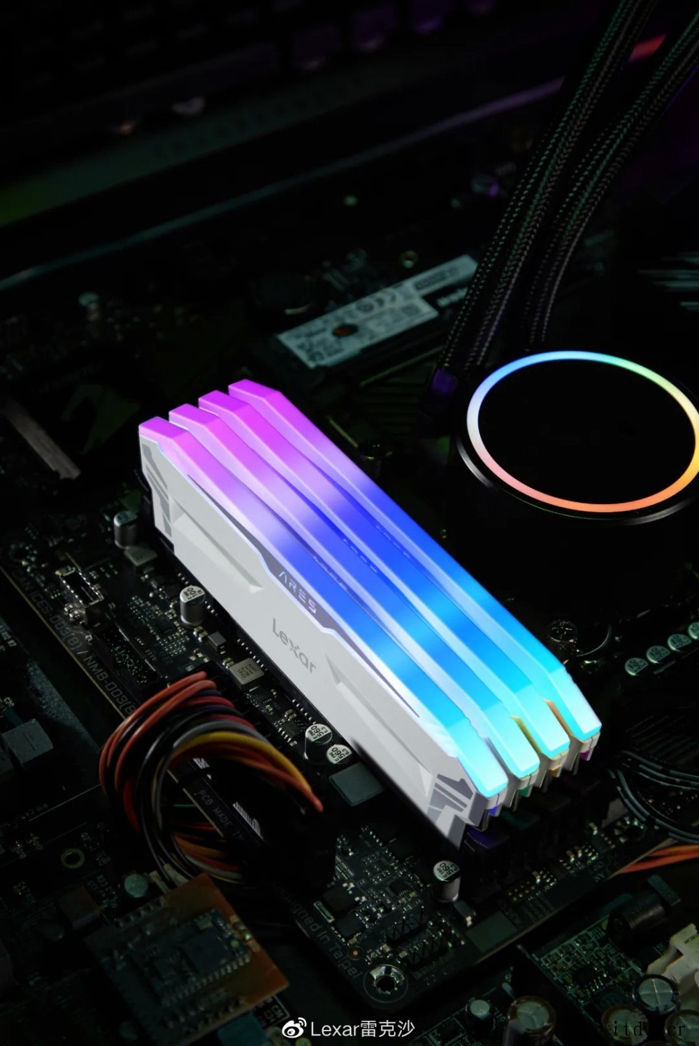 雷克沙发布 ARES RGB DDR4 战神之刃内存:最高 