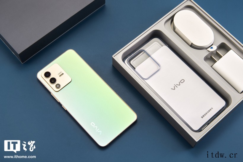 【IT之家开箱】vivo S12 手机图赏:亮面直边中框,手