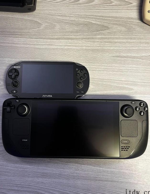 Steam Deck 和 Switch / PSP 等游戏掌