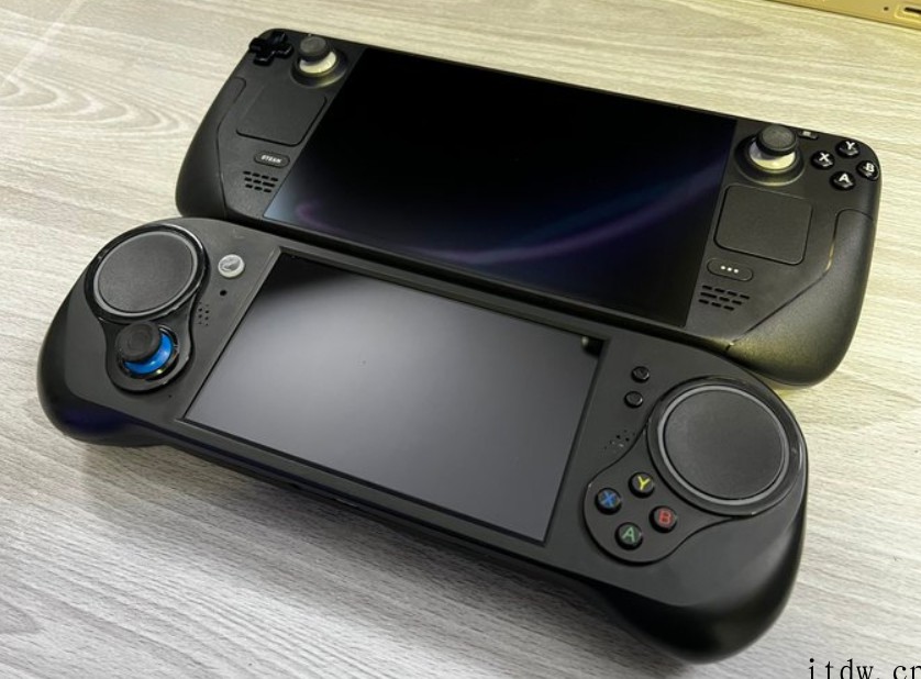 Steam Deck 和 Switch / PSP 等游戏掌