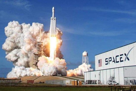 研究报告:SpaceX 卫星影响天文照片的拍摄质量