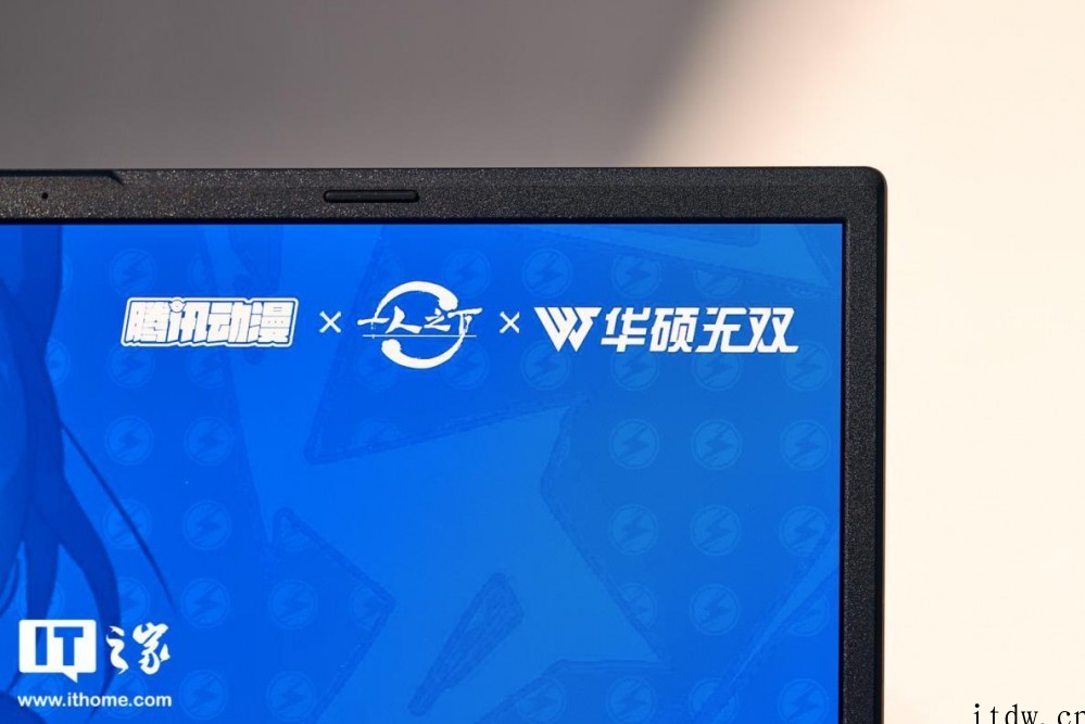 【IT之家开箱】华硕无双图赏:出众高刷 OLED 加持,激进