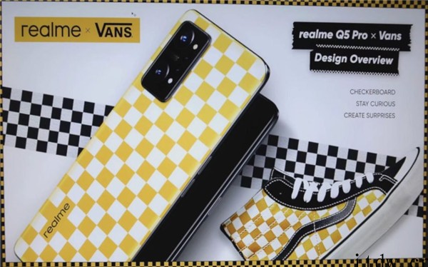 realme Q5 Pro Vans 联名版曝光:经典棋盘格