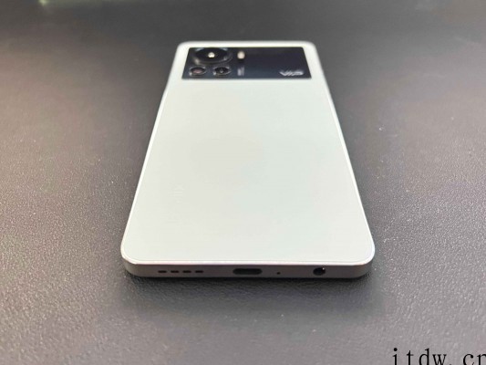 传音 Infinix Note 系列新款真机曝光:Helio