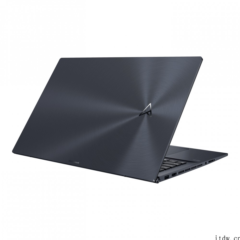 华硕发布新款 Zenbook Pro 17 大屏笔记本