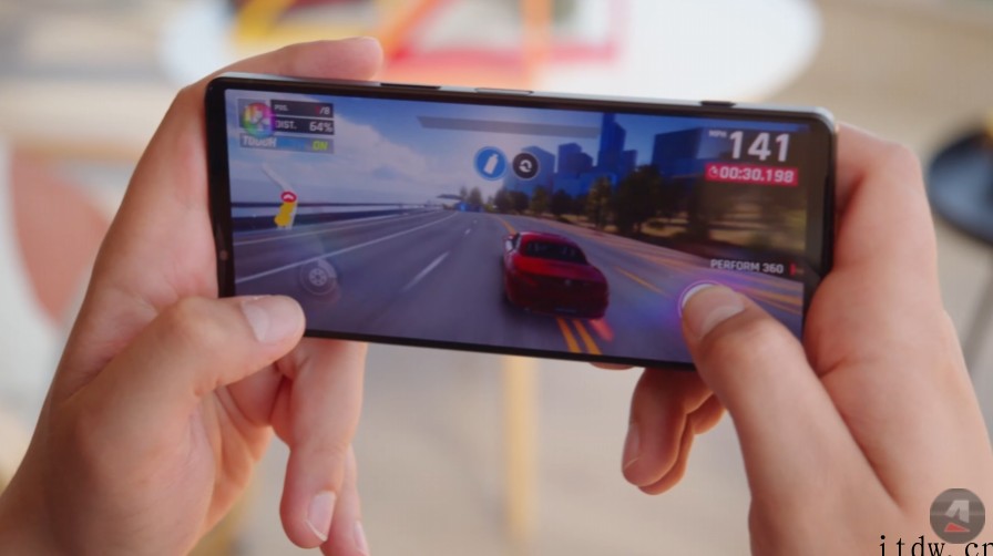 测试发现索尼 Xperia 1 IV 发热时 120Hz 刷