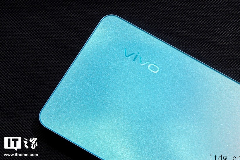 【IT之家评测室】vivo S15 评测:气质未曾变过,但体