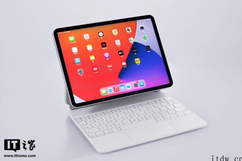 苹果 iPadOS 16 支持全新多任务模式,可自由调整窗口