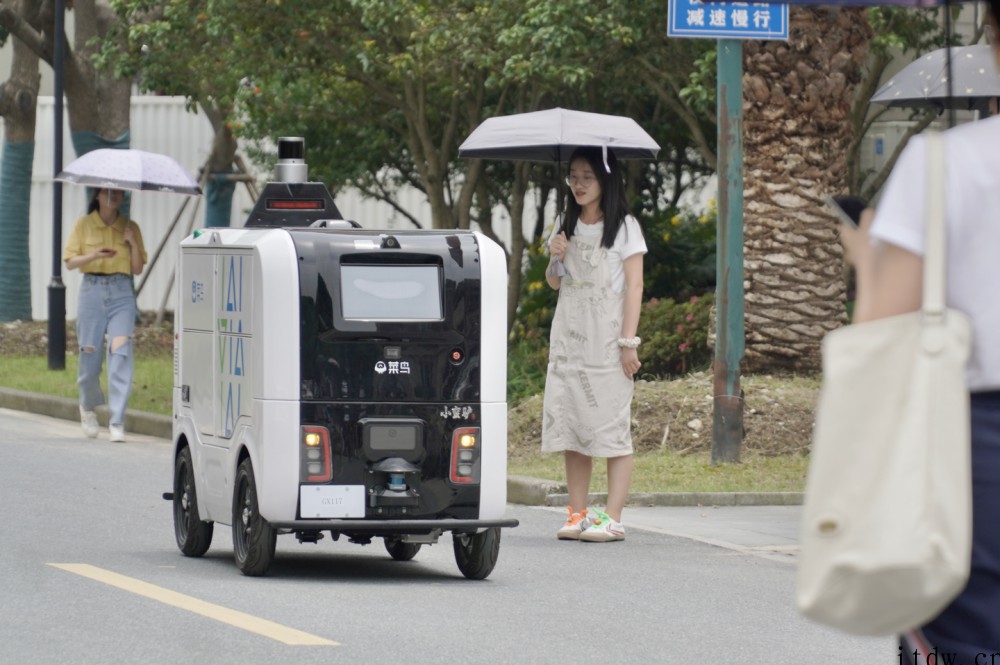 菜鸟已建成全球最大快递无人车队