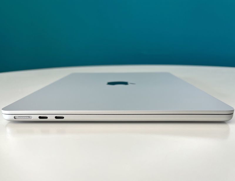 幸运用户提前 1 天收到苹果 M2 芯片版 MacBook