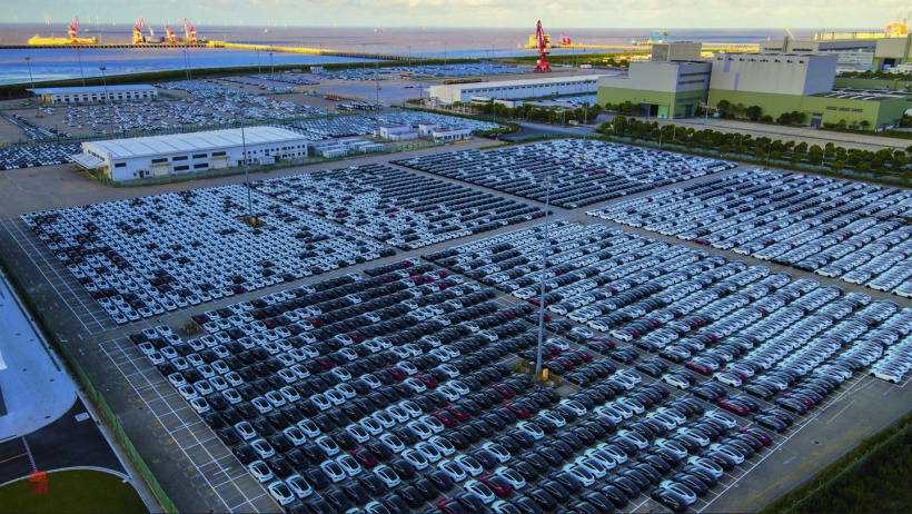 国产特斯拉大量出口海外市场,上海码头堆满了 Model Y