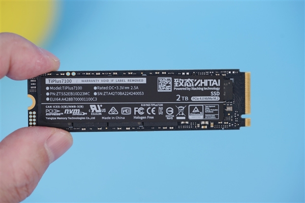 峰值7GB/s！长江存储新致态TiPlus7100 SSD 2TB图赏