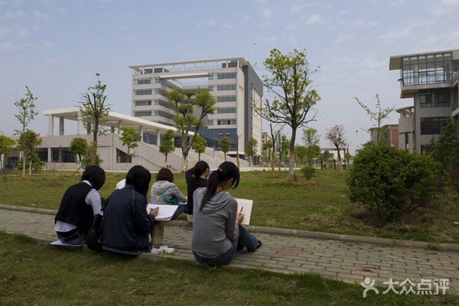 武汉学院在哪里(武汉工商学院在哪里)