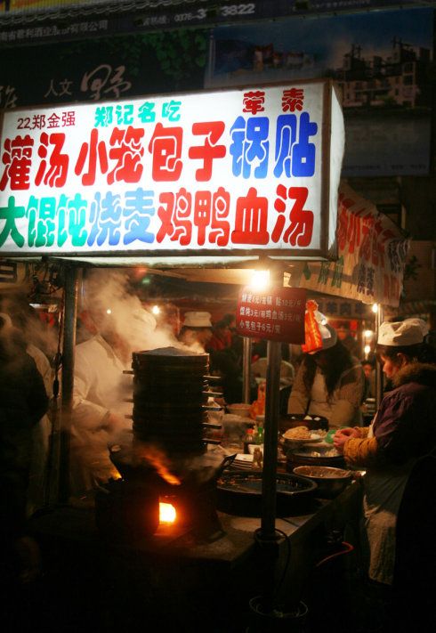 开封地道小吃在哪里(开封清真小吃一条街在哪里)