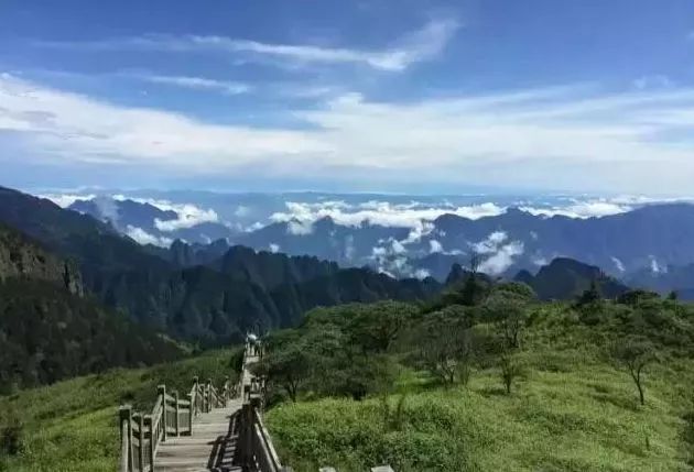 华中屋脊在哪(华中屋脊在哪个城市)