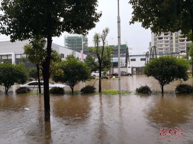 湖南发布暴雨预警在哪里(湖南发布暴雨预警5月5号)