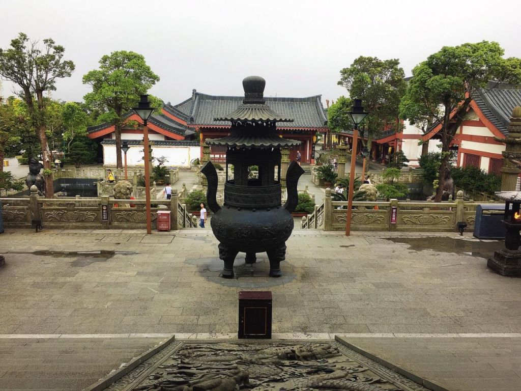 深圳大华兴寺在哪里(深圳大华兴寺能开车上去吗)