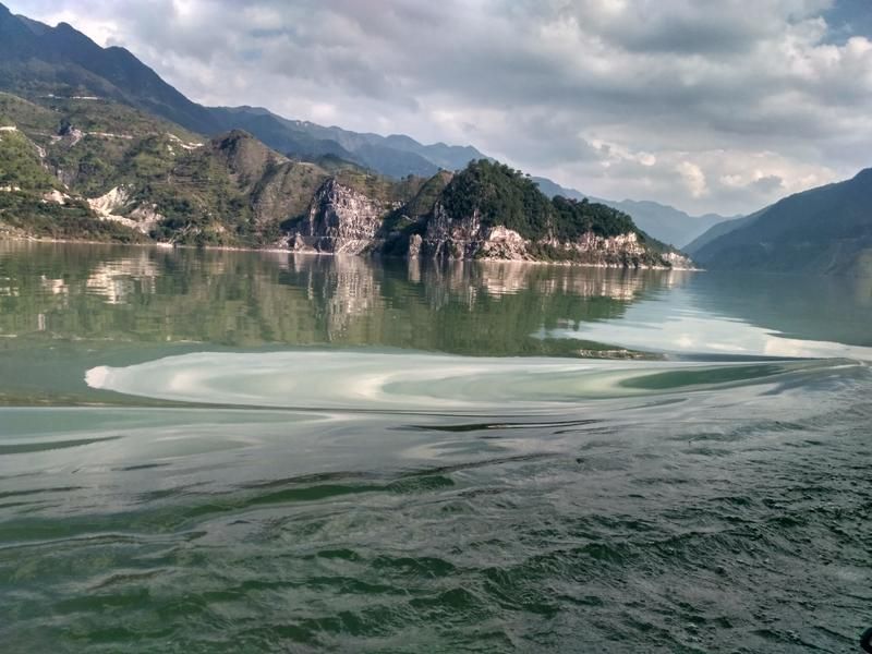 千峡湖在哪里(千峡湖铁笼沉尸案)