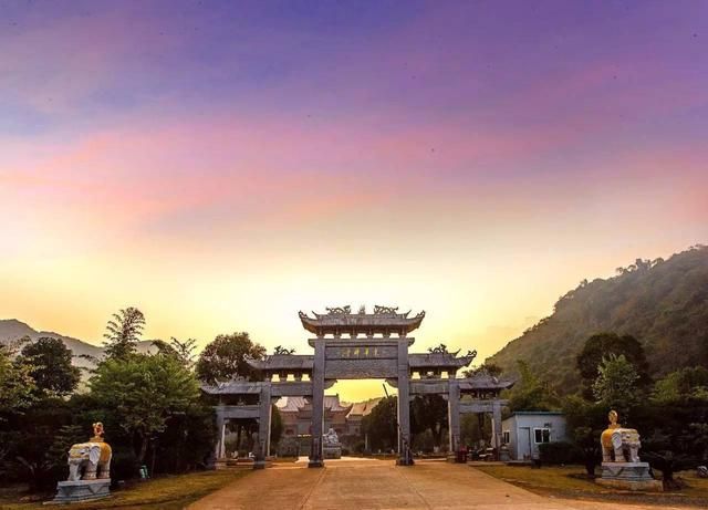 东华寺在哪里(韶关东华寺在哪里)