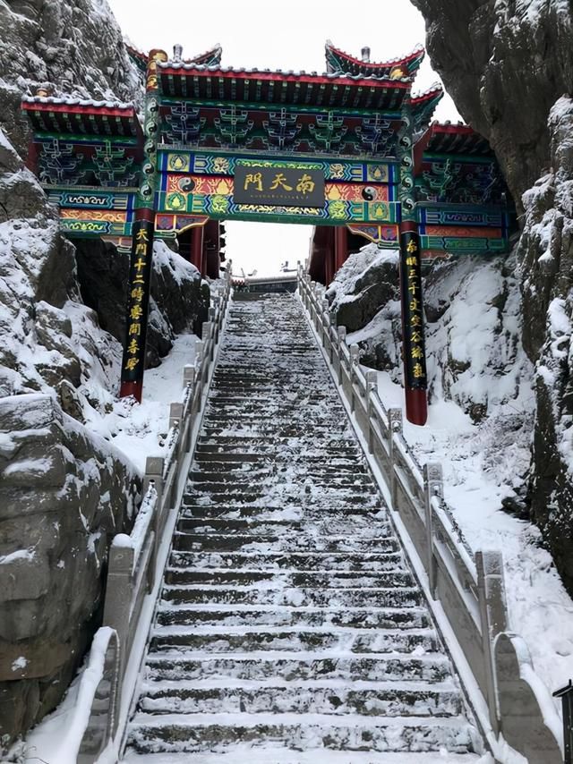 老君山在哪儿(老君山最佳旅游时间)