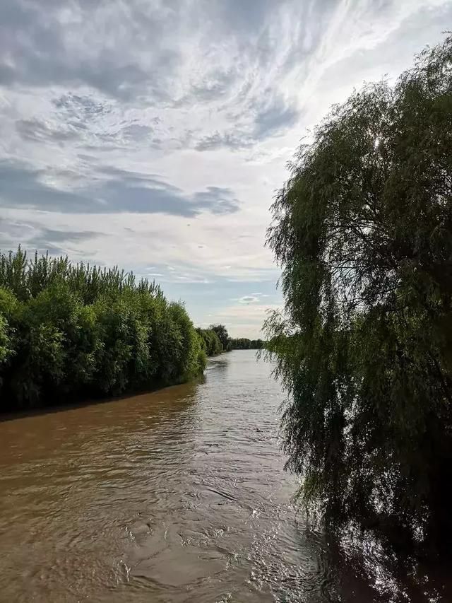 芳草湖在哪里(乌鲁木齐芳草湖在哪里)