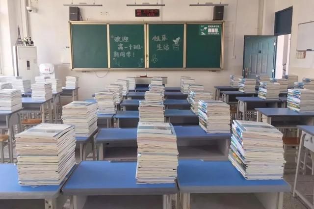 重庆杨家坪中学校徽(重庆杨家坪中学校服事件曝光)