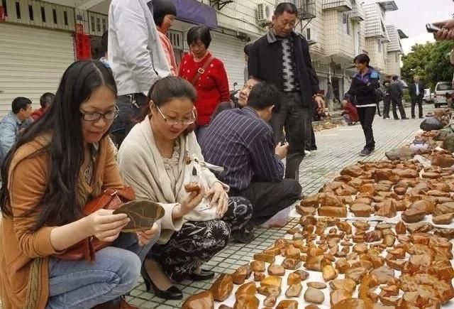 西安赌石在哪(西安哪有收购翡翠原石)