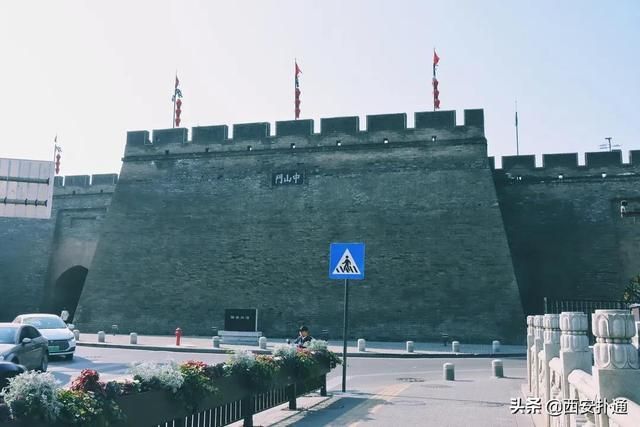 西安东新街夜市在哪里(西安东新街夜市几点营业)