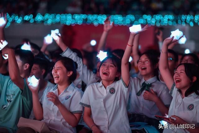 重庆市杨家坪中学教师待遇(重庆市杨家坪中学教师招聘)