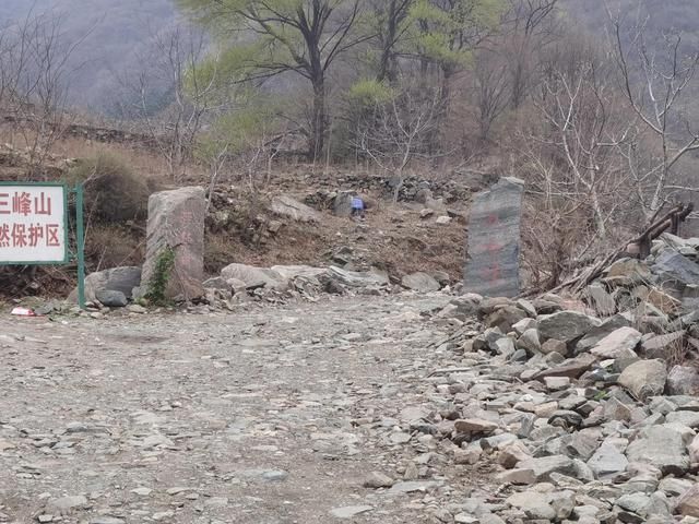 嶂石岩在哪(嶂石岩风景区官网)