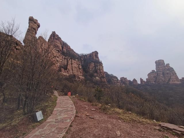 嶂石岩在哪(嶂石岩风景区官网)