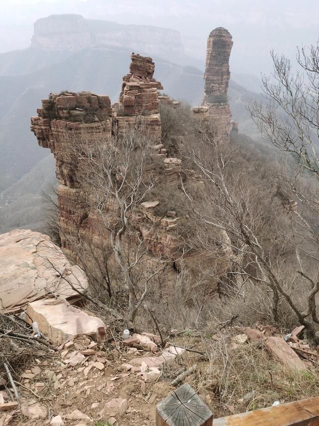 嶂石岩在哪(嶂石岩风景区官网)