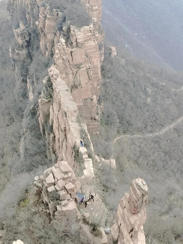 嶂石岩在哪(嶂石岩风景区官网)